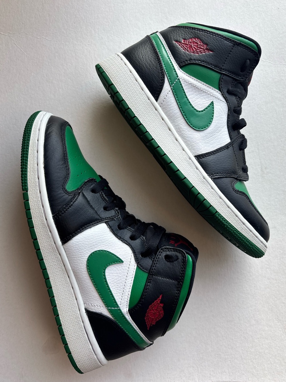 Air Jordan 1 Mid 'Black Pine Green'  6.5Y / size 8 women’s